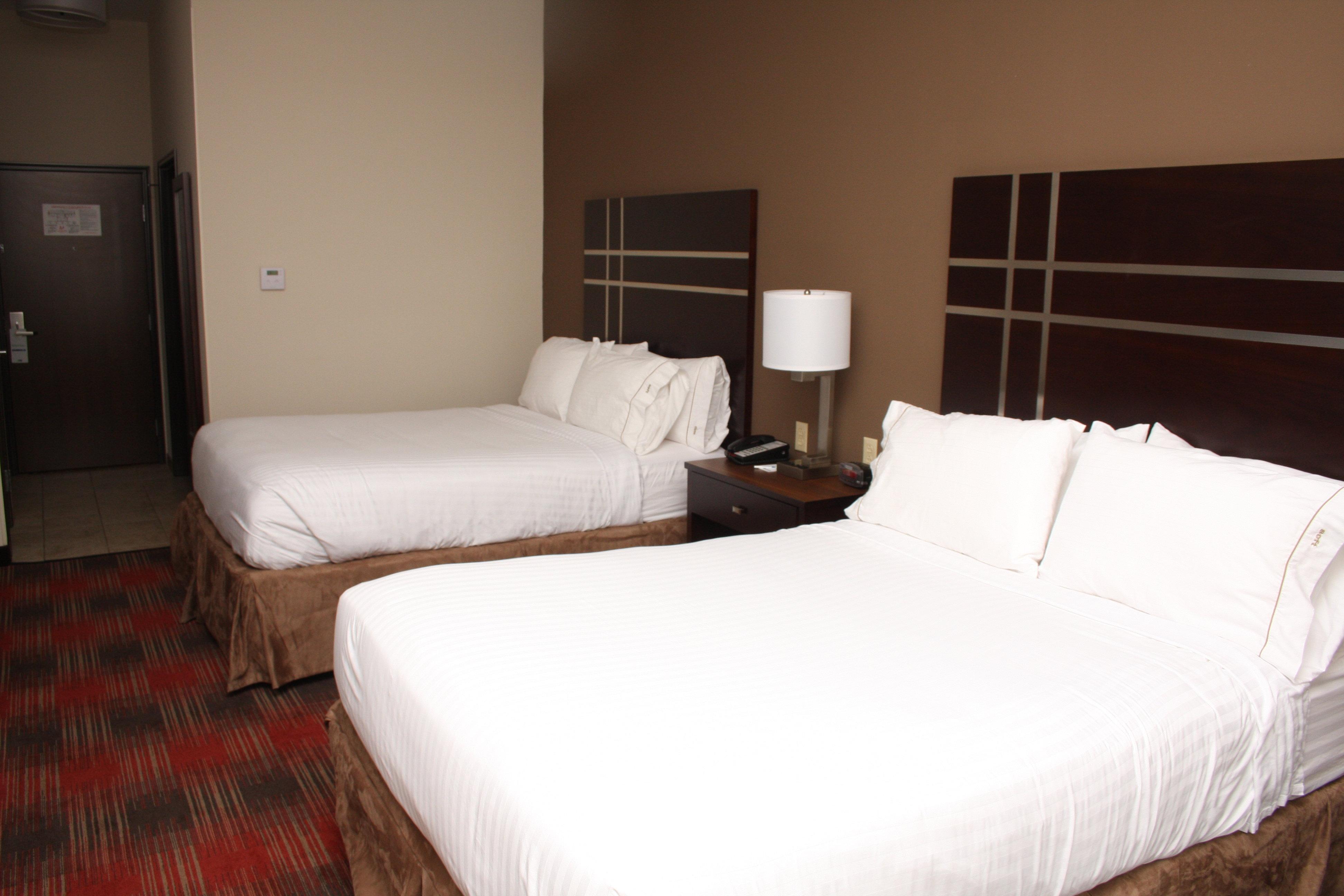 Holiday Inn Express & Suites Cumberland - La Vale By Ihg Bagian luar foto