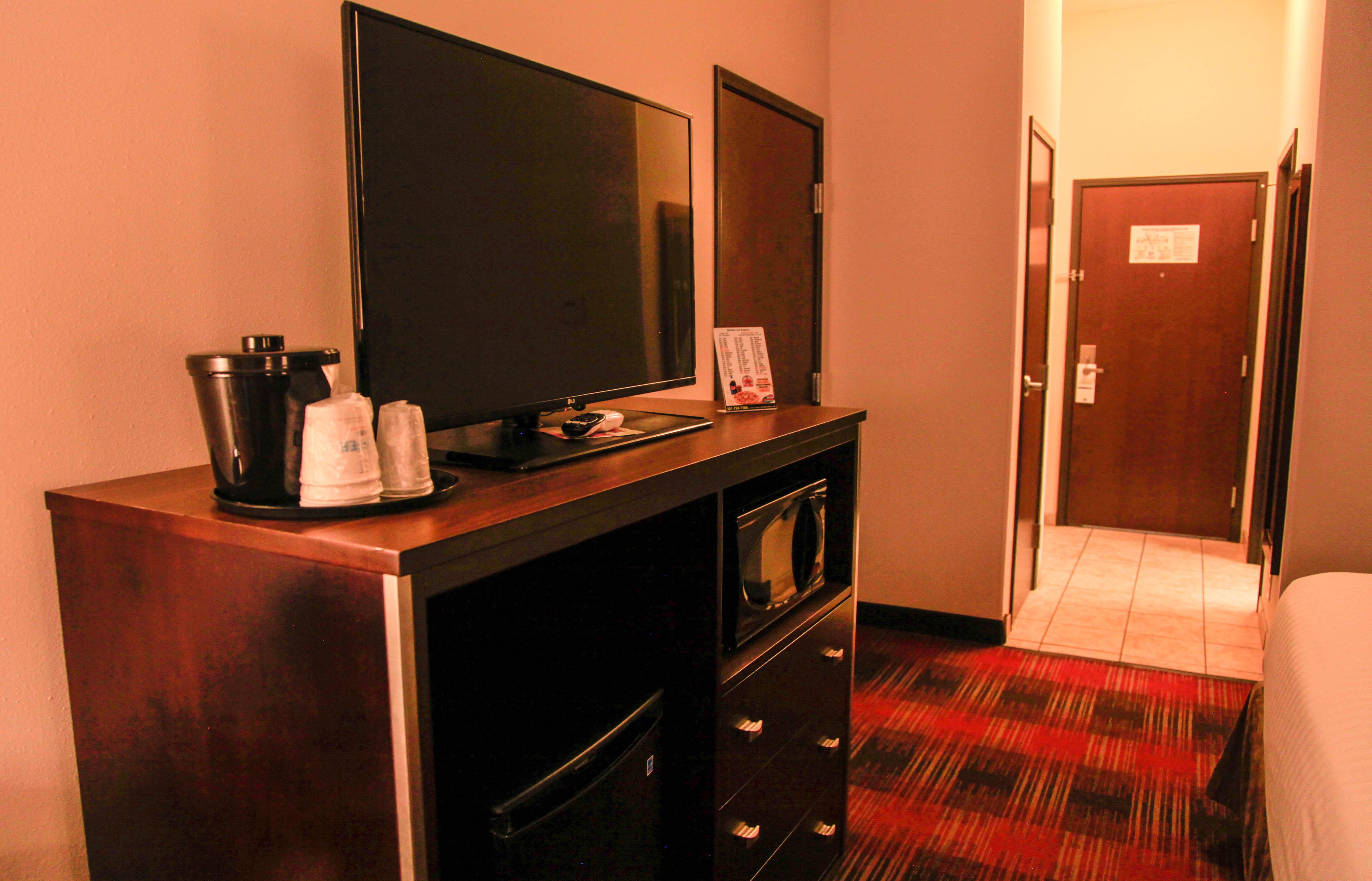 Holiday Inn Express & Suites Cumberland - La Vale By Ihg Bagian luar foto