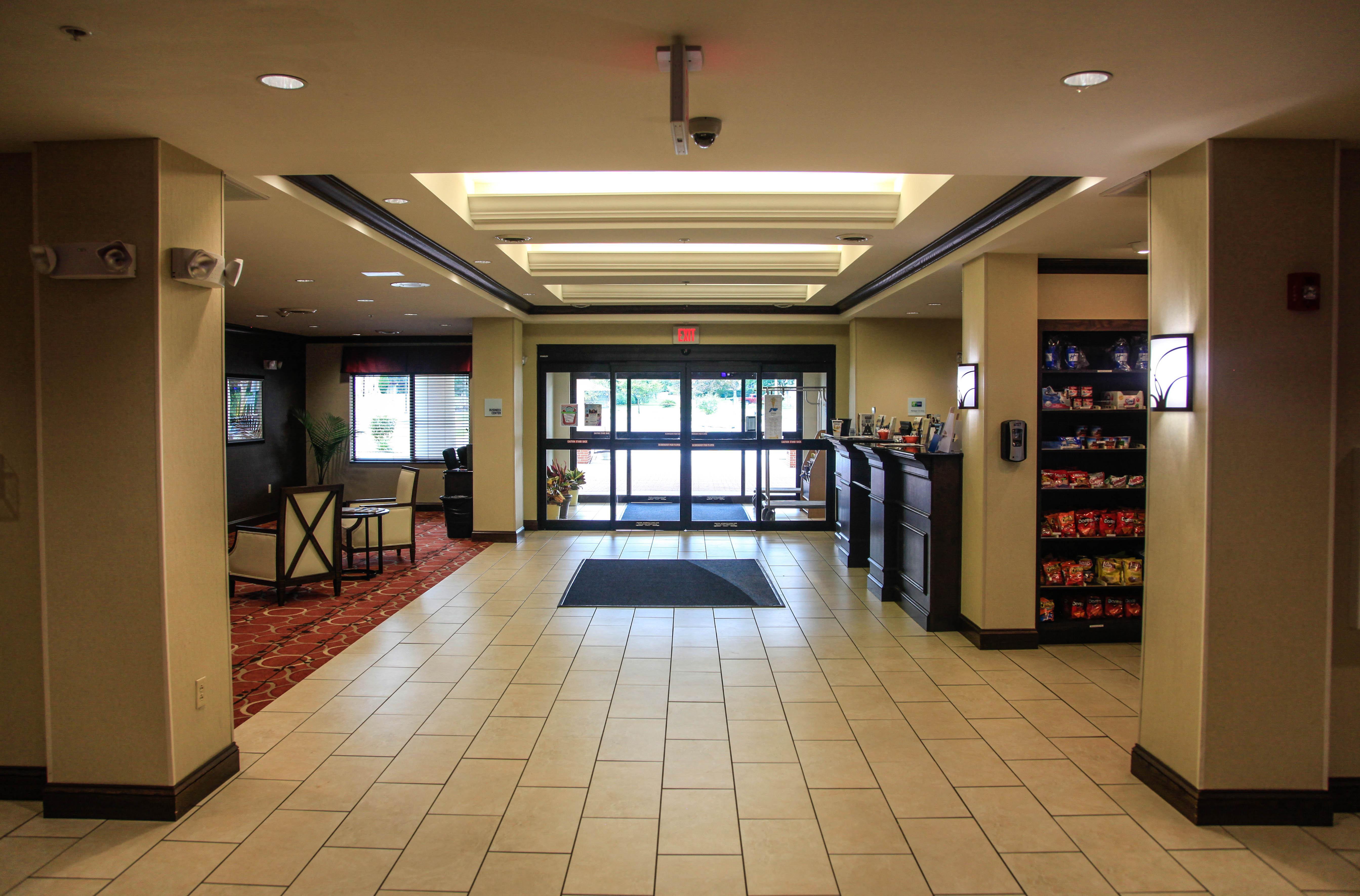 Holiday Inn Express & Suites Cumberland - La Vale By Ihg Bagian luar foto