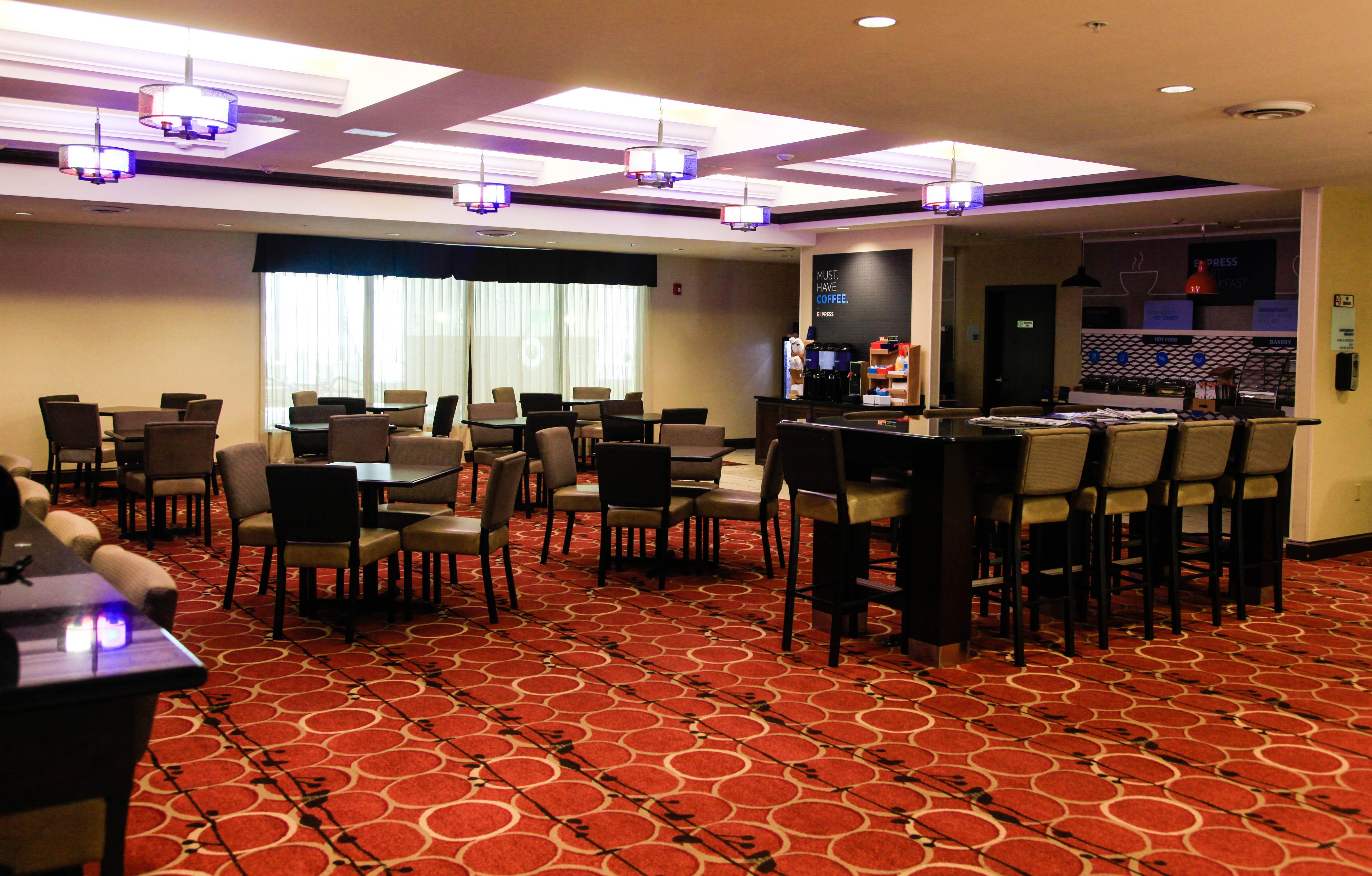 Holiday Inn Express & Suites Cumberland - La Vale By Ihg Bagian luar foto