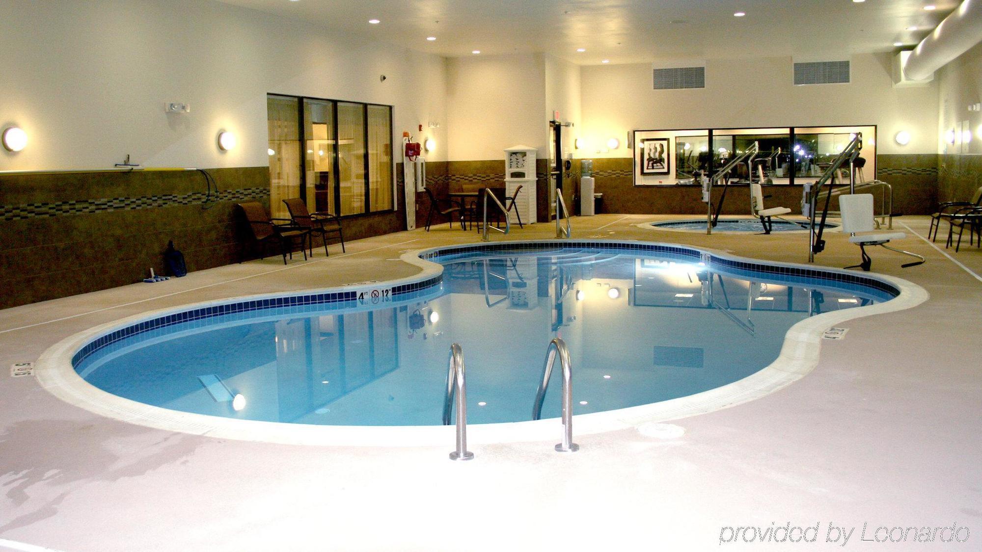 Holiday Inn Express & Suites Cumberland - La Vale By Ihg Bagian luar foto